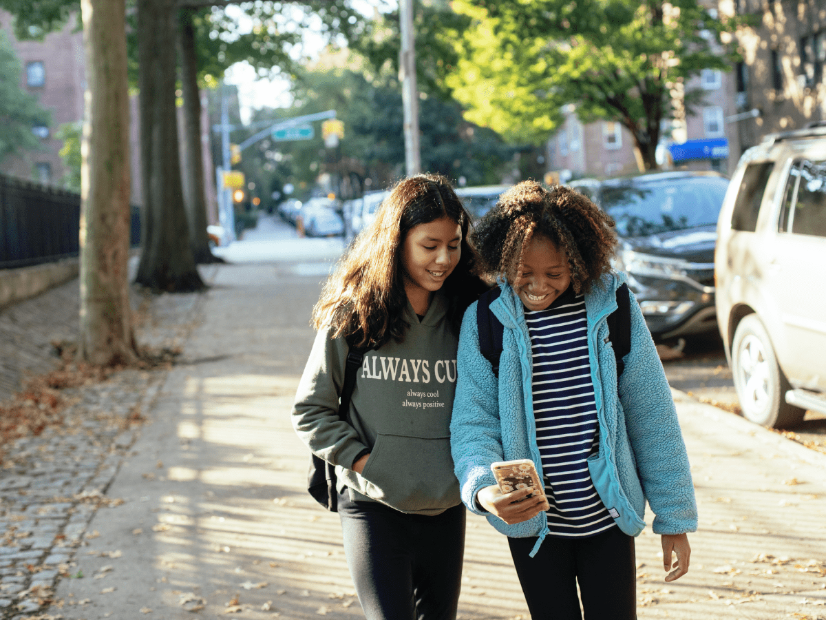 Design Features Associated With Engagement in Mobile Health Physical Activity Interventions Among Youth: Systematic Review of Qualitative and Quantitative Studies