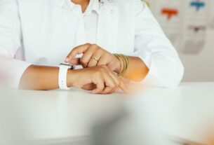 NeuroRPM obtains FDA 510(k) for Parkinson's monitoring on Apple Watch