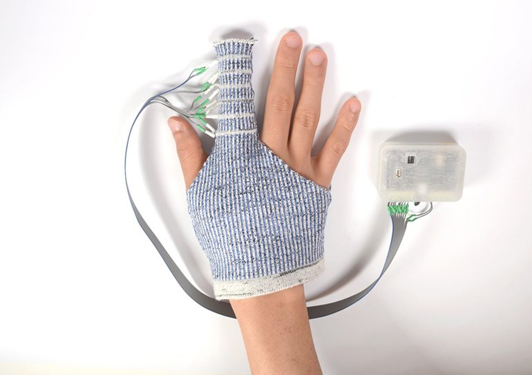 Knitted Glove Massages the Hand to Treat Edema