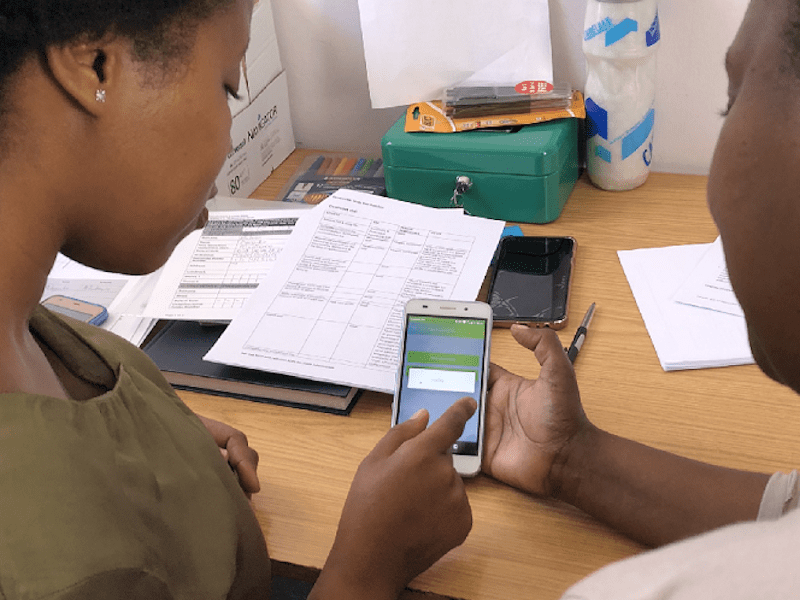 The Implementation of a GPS-Based Location-Tracking Smartphone App in South Africa to Improve Engagement in HIV Care: Randomized Controlled Trial