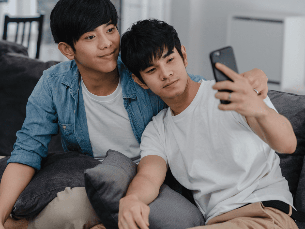 WeChat-Based HIV e-Report, a New Manner for HIV Serostatus Request and Disclosure and Their Associated Factors Among Men Who Have Sex With Men: Prospective Subgroup Analysis of Randomized Controlled Trails