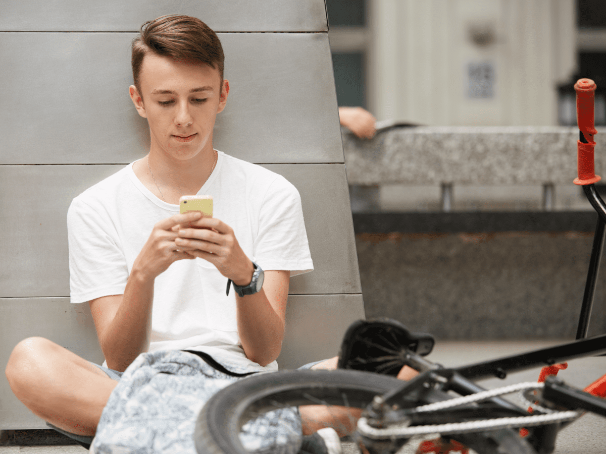 Usage and Daily Attrition of a Smartphone-Based Health Behavior Intervention: Randomized Controlled Trial