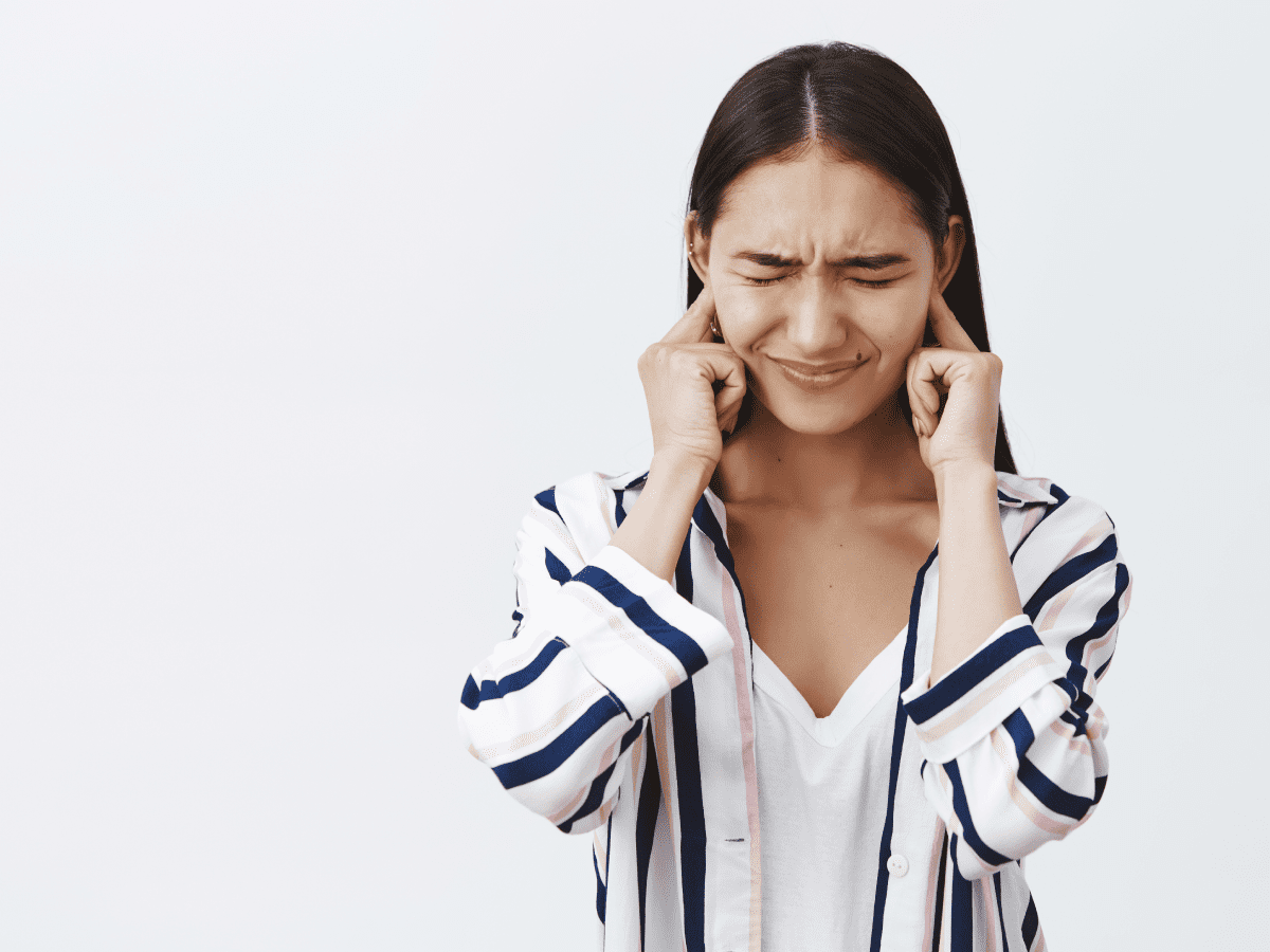 Current Status and Trends in mHealth-Based Research for Treatment and Intervention in Tinnitus: Bibliometric and Comparative Product Analysis