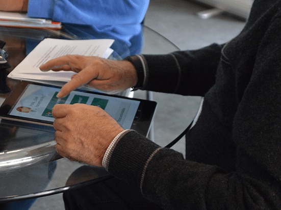 Design Guidelines of Mobile Apps for Older Adults: Systematic Review and Thematic Analysis