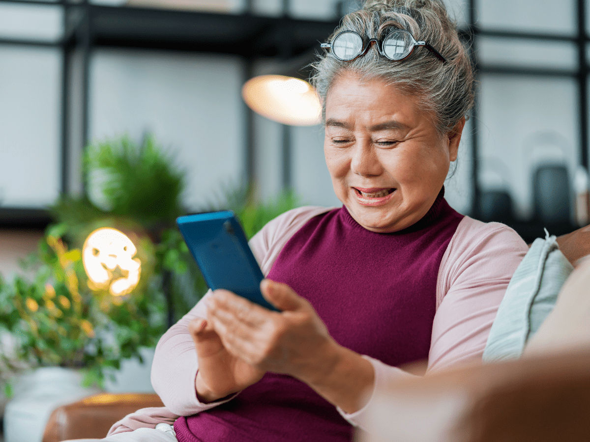 Short-Form Video Exposure and Its Two-Sided Effect on the Physical Activity of Older Community Women in China: Secondary Data Analysis