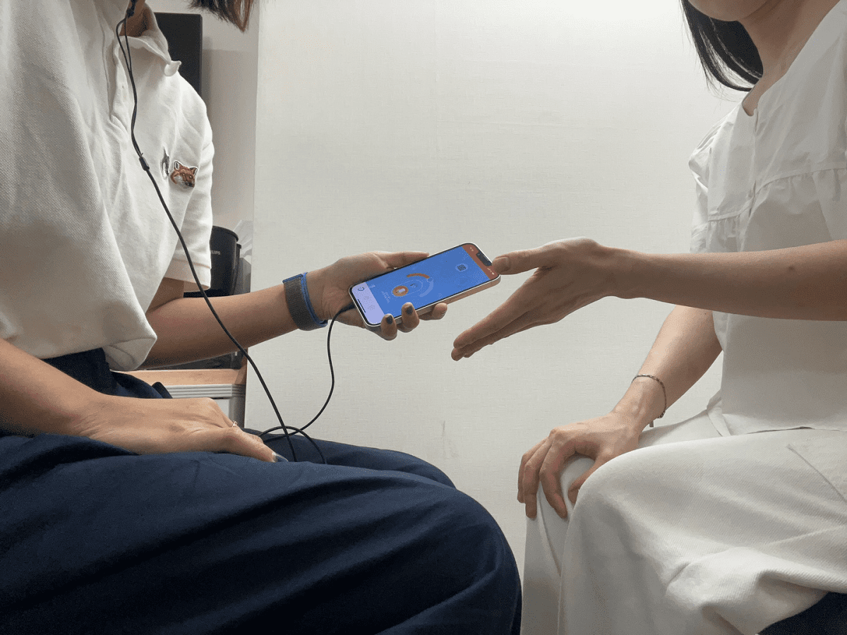 Feasibility of a Smartphone-Based Hearing Aid App for Mild-to-Moderate Hearing Loss: Prospective Multicenter Randomized Controlled Trial