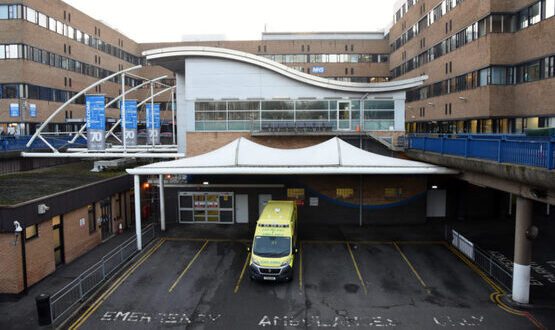 Nottingham Hospitals failed to send more than 400,000 letters - BBC