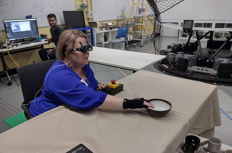 Glasses Provide Audible Prompts for Blind Wearers |