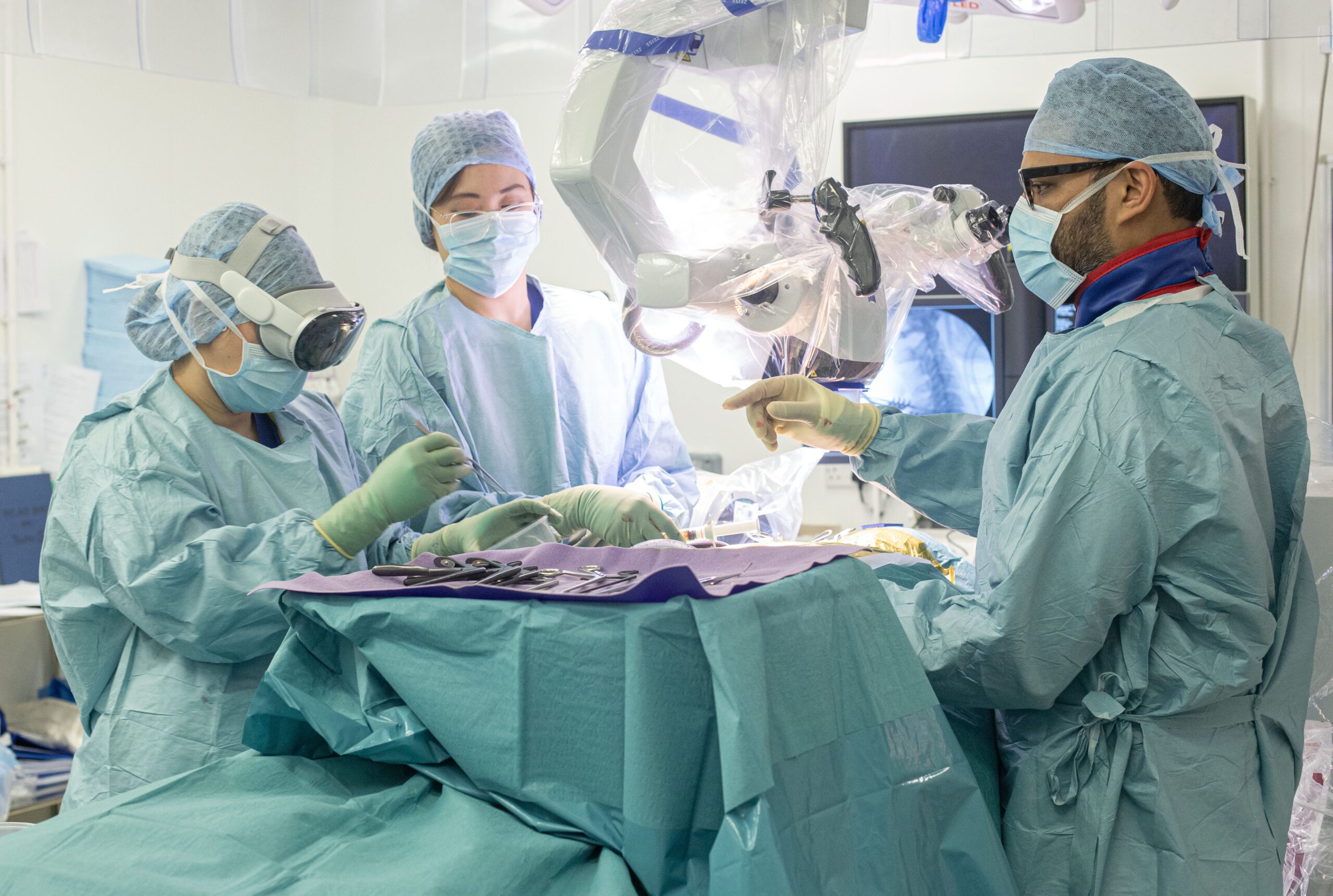 Cromwell Hospital Pioneers Surgery with Apple Vision Pro in UK & Europe
