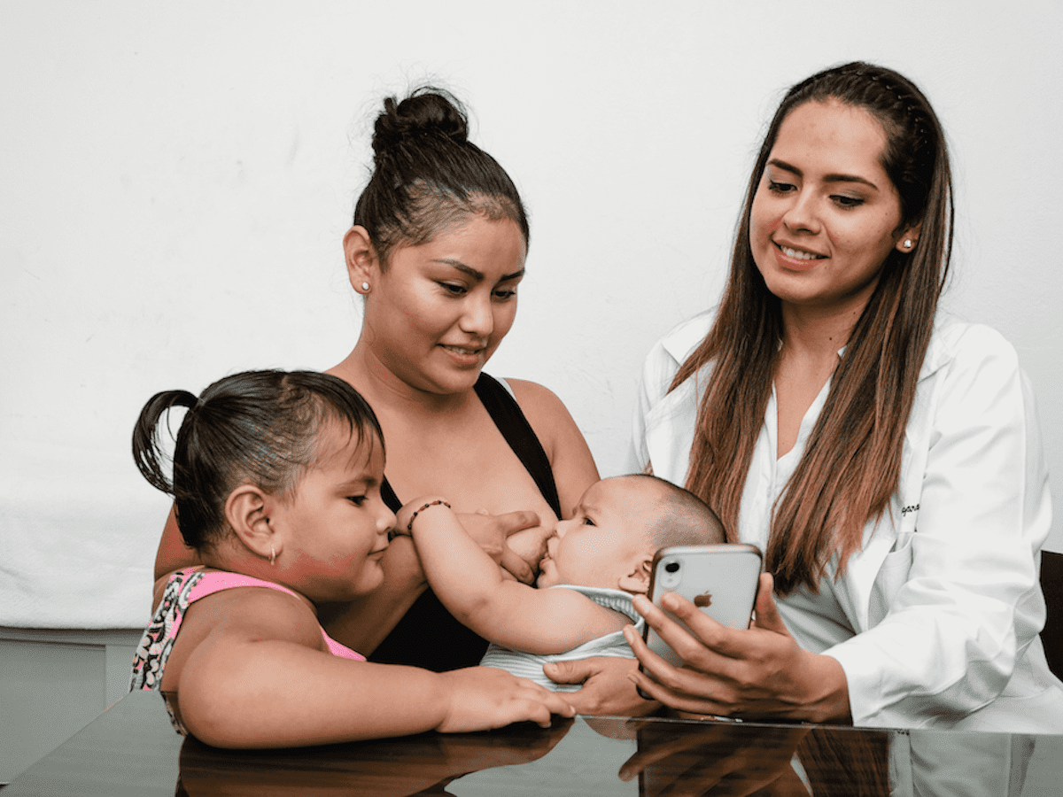 Effectiveness and Implementation of a Text Messaging mHealth Intervention to Prevent Childhood Obesity in Mexico in the COVID-19 Context: Mixed Methods Study