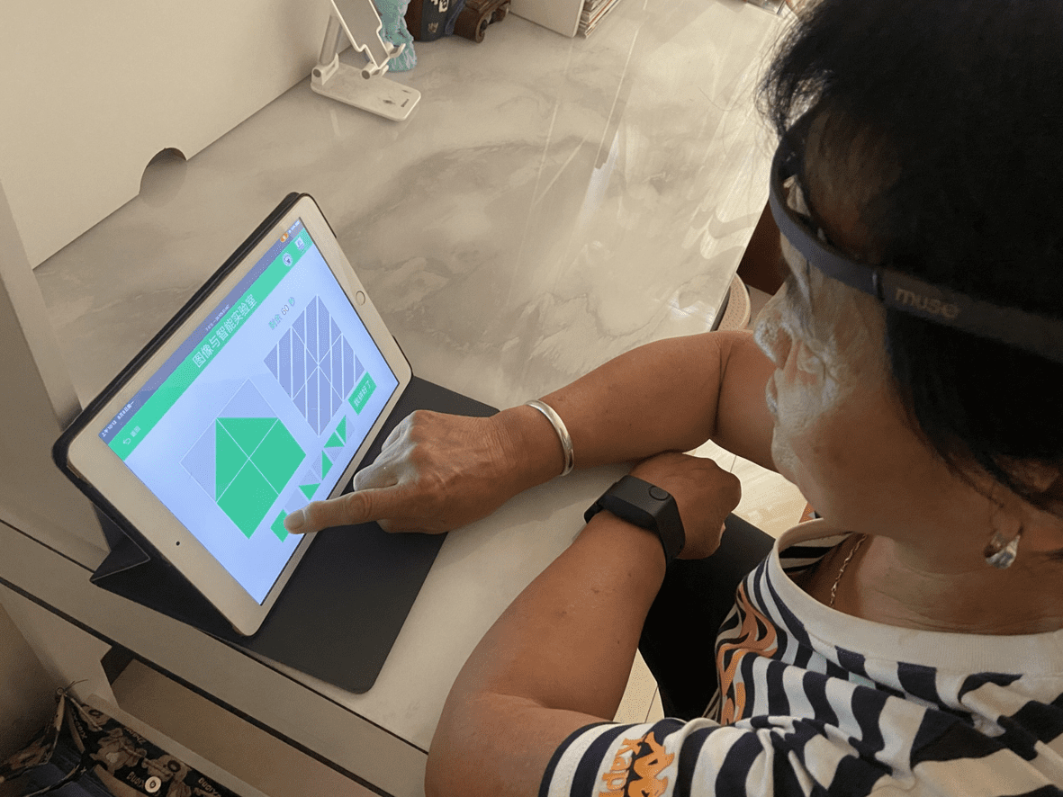 Detection of Mild Cognitive Impairment Through Hand Motor Function Under Digital Cognitive Test: Mixed Methods Study