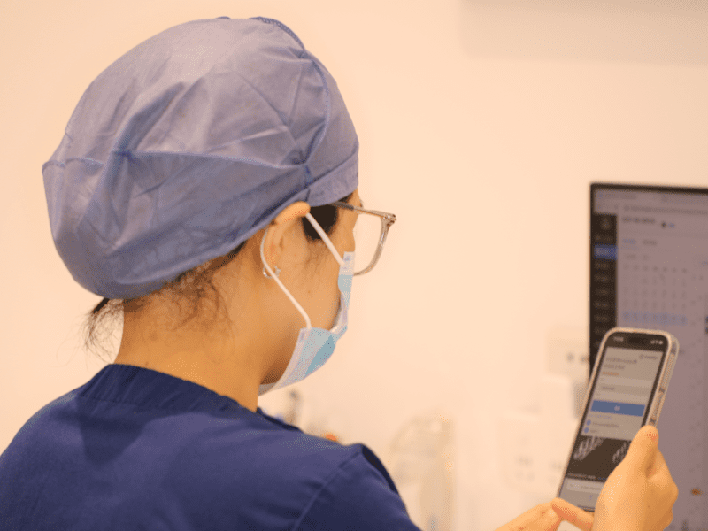 Doctors’ Personal Preference and Adoption of Mobile Apps to Communicate with Patients in China: Qualitative Study