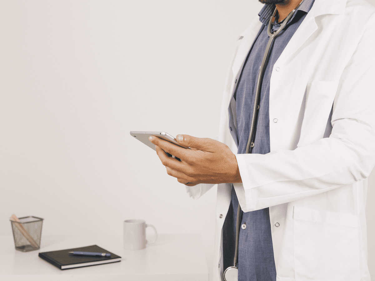 Mobile Health App and Web Platform (eDOL) for Medical Follow-Up of Patients With Chronic Pain: Cohort Study Involving the French eDOL National Cohort After 1 Year