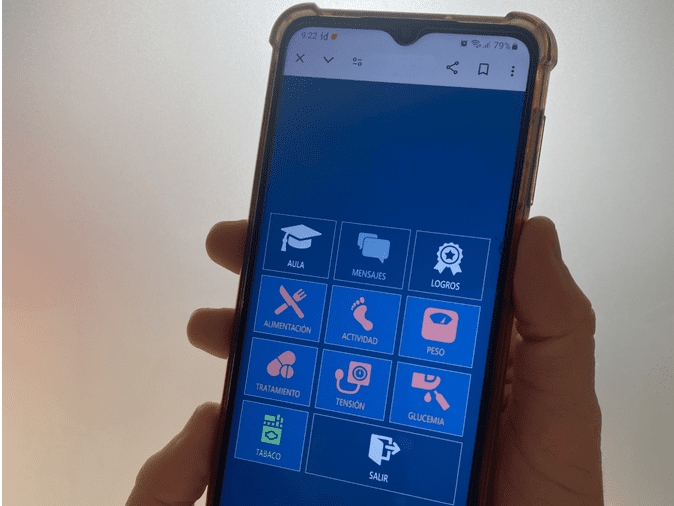 Efficacy of a Mobile Health App (eMOTIVA) Regarding Compliance With Cardiac Rehabilitation Guidelines in Patients With Coronary Artery Disease: Randomized Controlled Clinical Trial