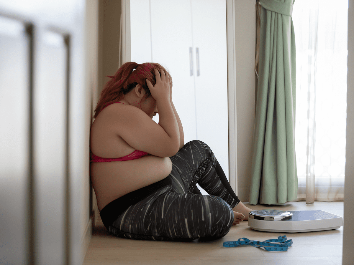 Mobile-Based Platform With a Low-Calorie Dietary Intervention Involving Prepackaged Food for Weight Loss for People With Overweight and Obesity in China: Half-Year Follow-Up Results of a Randomized Controlled Trial