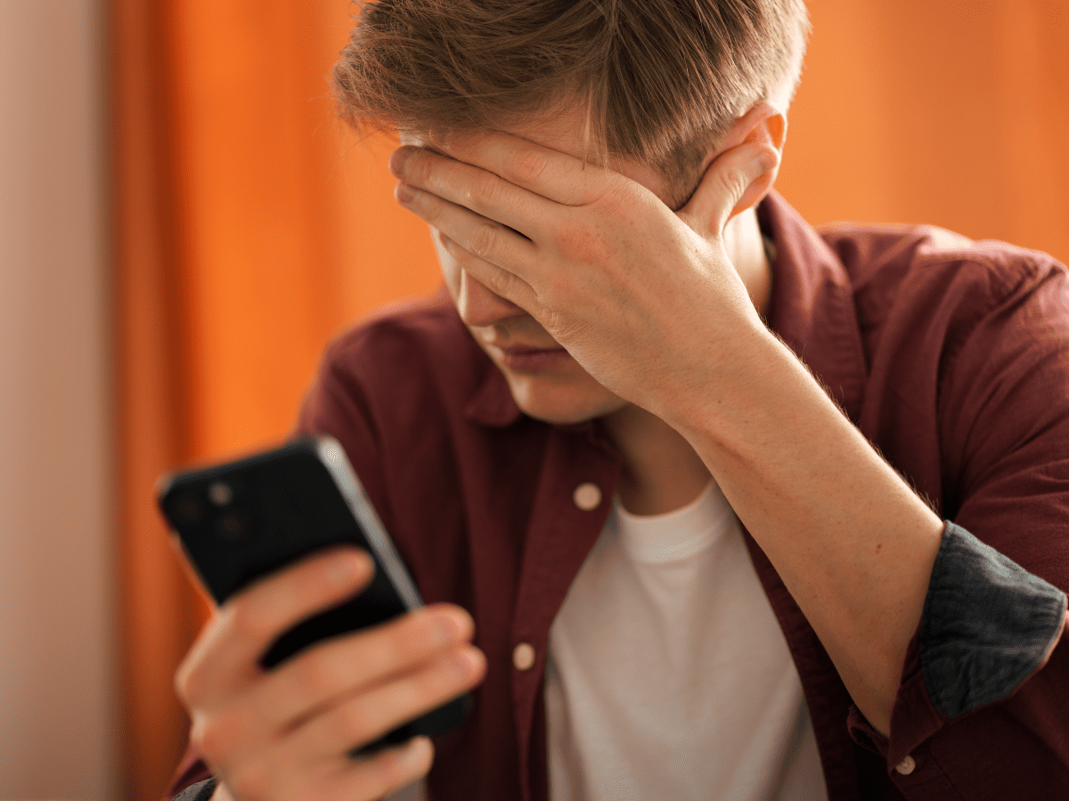 Smartphone Screen Time Characteristics in People With Suicidal Thoughts: Retrospective Observational Data Analysis Study