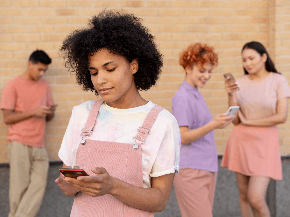 Mobile Apps for the Personal Safety of At-Risk Children and Youth: Scoping Review