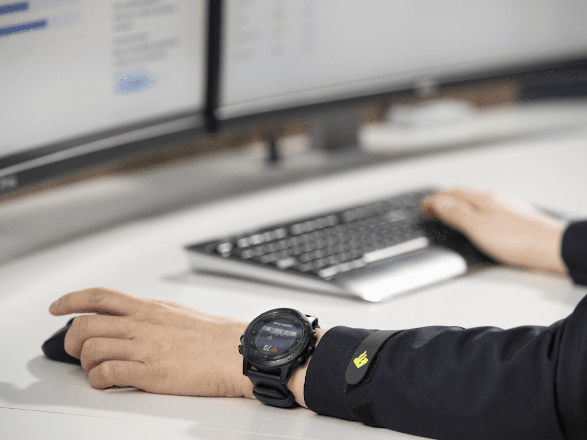 The Effects of Self-Monitoring Using a Smartwatch and Smartphone App on Stress Awareness, Self-Efficacy, and Well-Being–Related Outcomes in Police Officers: Longitudinal Mixed Design Study