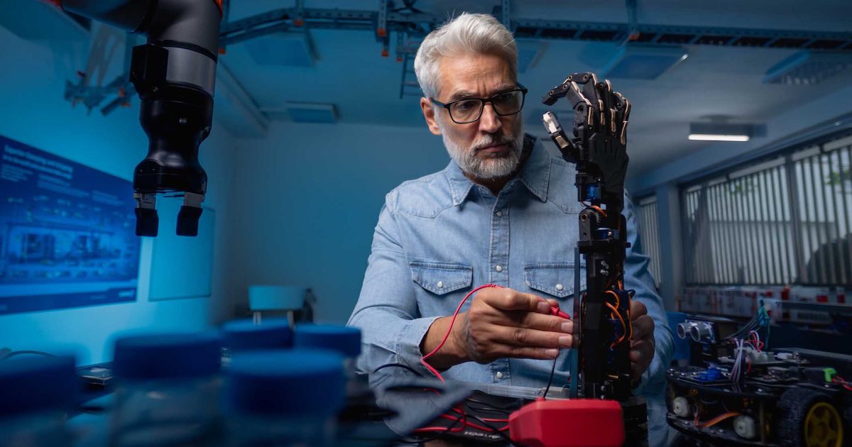 Study: Brain-computer interface allows paralyzed man to control robotic arm