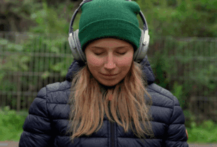 Health-Promoting Effects and Everyday Experiences With a Mental Health App Using Ecological Momentary Assessments and AI-Based Ecological Momentary Interventions Among Young People: Qualitative Interview and Focus Group Study