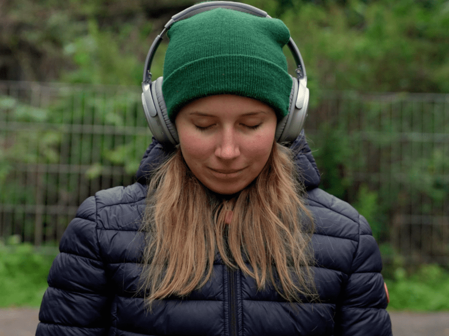 Health-Promoting Effects and Everyday Experiences With a Mental Health App Using Ecological Momentary Assessments and AI-Based Ecological Momentary Interventions Among Young People: Qualitative Interview and Focus Group Study