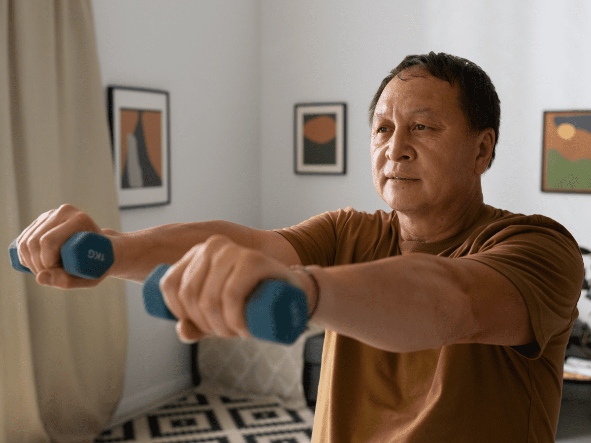 Effects of Integrating Wearable Activity Trackers With a Home-Based Multicomponent Exercise Intervention on Fall-Related Parameters and Physical Function in Older Adults: Randomized Controlled Trial