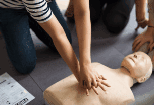 Enhancing Cardiopulmonary Resuscitation Quality Using a Smartwatch: Neural Network Approach for Algorithm Development and Validation