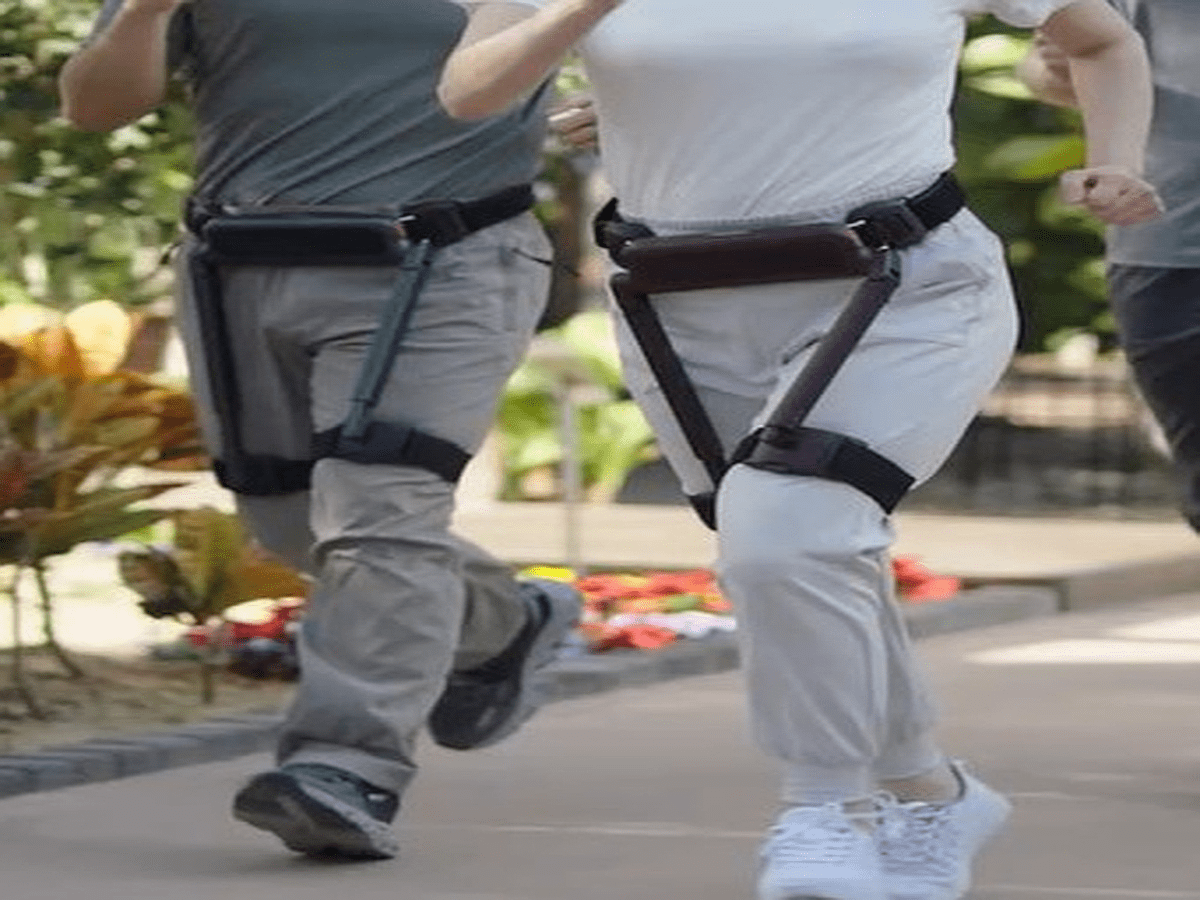 Feasibility and Effects of a Gait Assistance and Gait Resistance Training Program Using a Walking-Assist Wearable Robot for Community-Dwelling Older Adults: Single-Group, Pre-, and Posttest Study