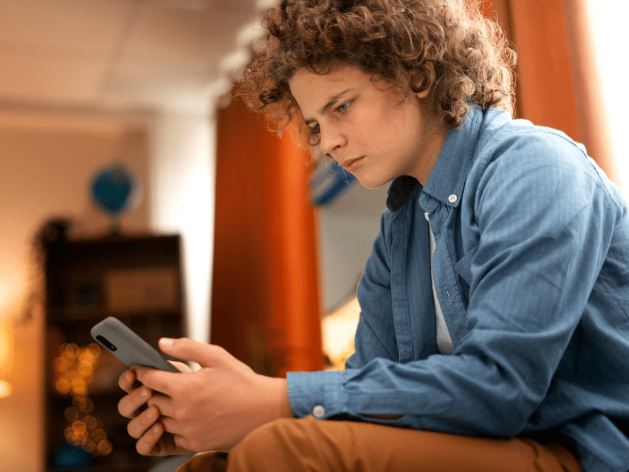 Adolescent Engagement With a Multicomponent mHealth Tool: Identifying Usage Patterns, Determinants, and Health Behavior Change in an Intervention Trial