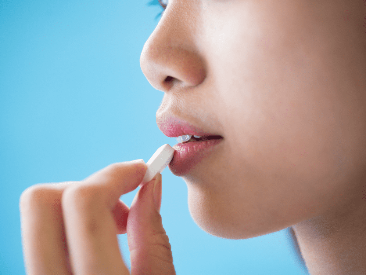 Effectiveness of a Digital Peer-Supported App Intervention in Promoting Smoking Cessations: Nonrandomized Controlled Trial