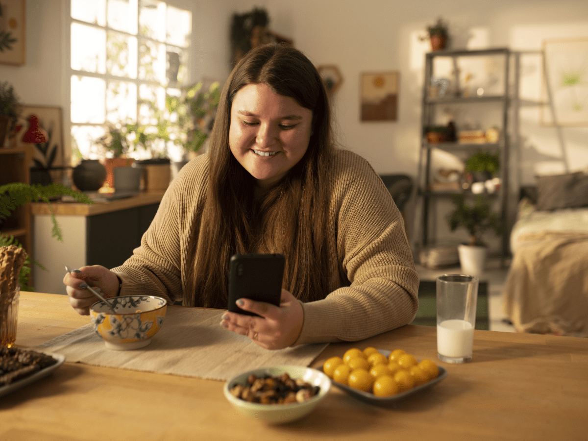 Effects of Information Length and Implementation Intentions on Adherence to Weight Management Strategies: Experimental Study