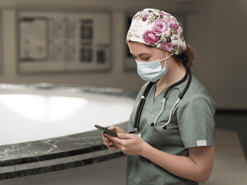 Health Care Workers’ Experience With a Psychological Self-Monitoring App During the COVID-19 Pandemic: Mixed Methods Study