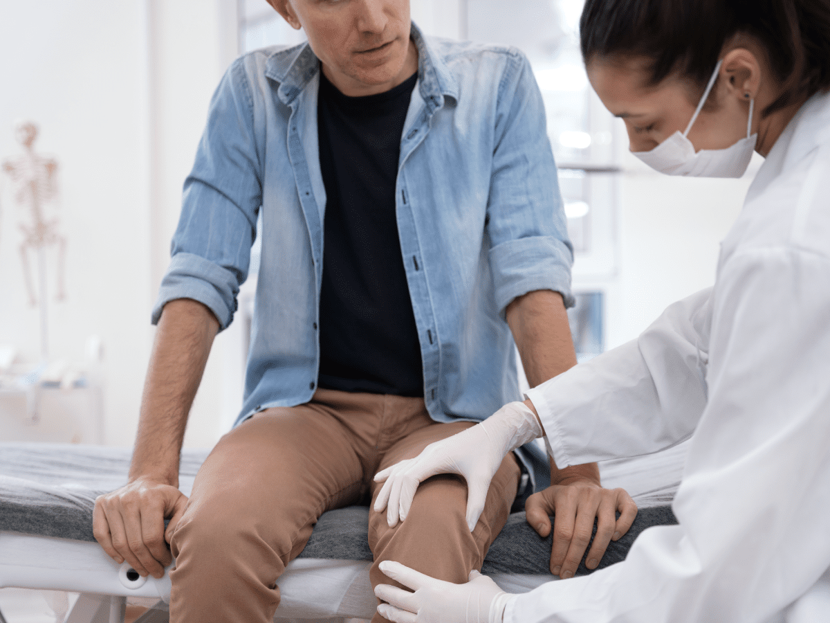 Effect of Lifestyle Modification Through Web-Based Telerehabilitation Monitoring Combined With Supervised Sensorimotor Training After Total Knee Arthroplasty: Randomized Controlled Trial