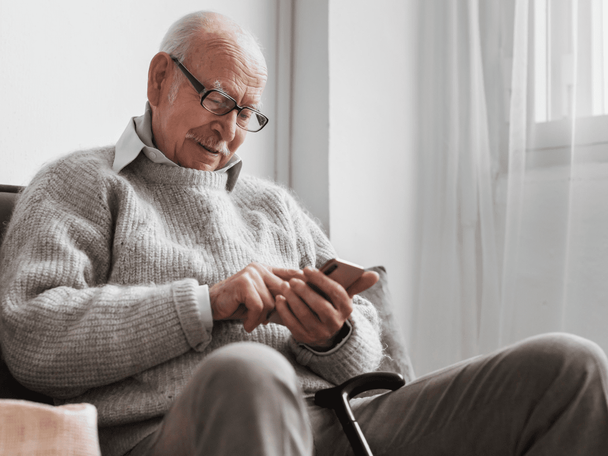 Dynamic Assessment of Fine Motor Control and Vocalization in Parkinson Disease Through a Smartphone App: Cross-Sectional Study of Time-Severity Interaction Effects