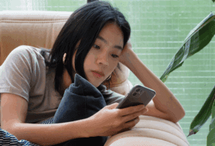 Interpretable Machine Learning Models for Analyzing Determinants Affecting the Use of mHealth Apps Among Family Caregivers of Patients With Stroke in Chinese Communities: Cross-Sectional Survey Study