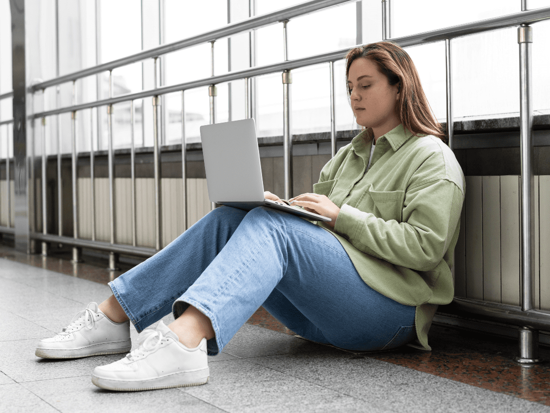 Efficacy of a Digital Peer Support Program on Weight Management and Mental Health in University Students With Preobesity: Randomized Controlled Trial